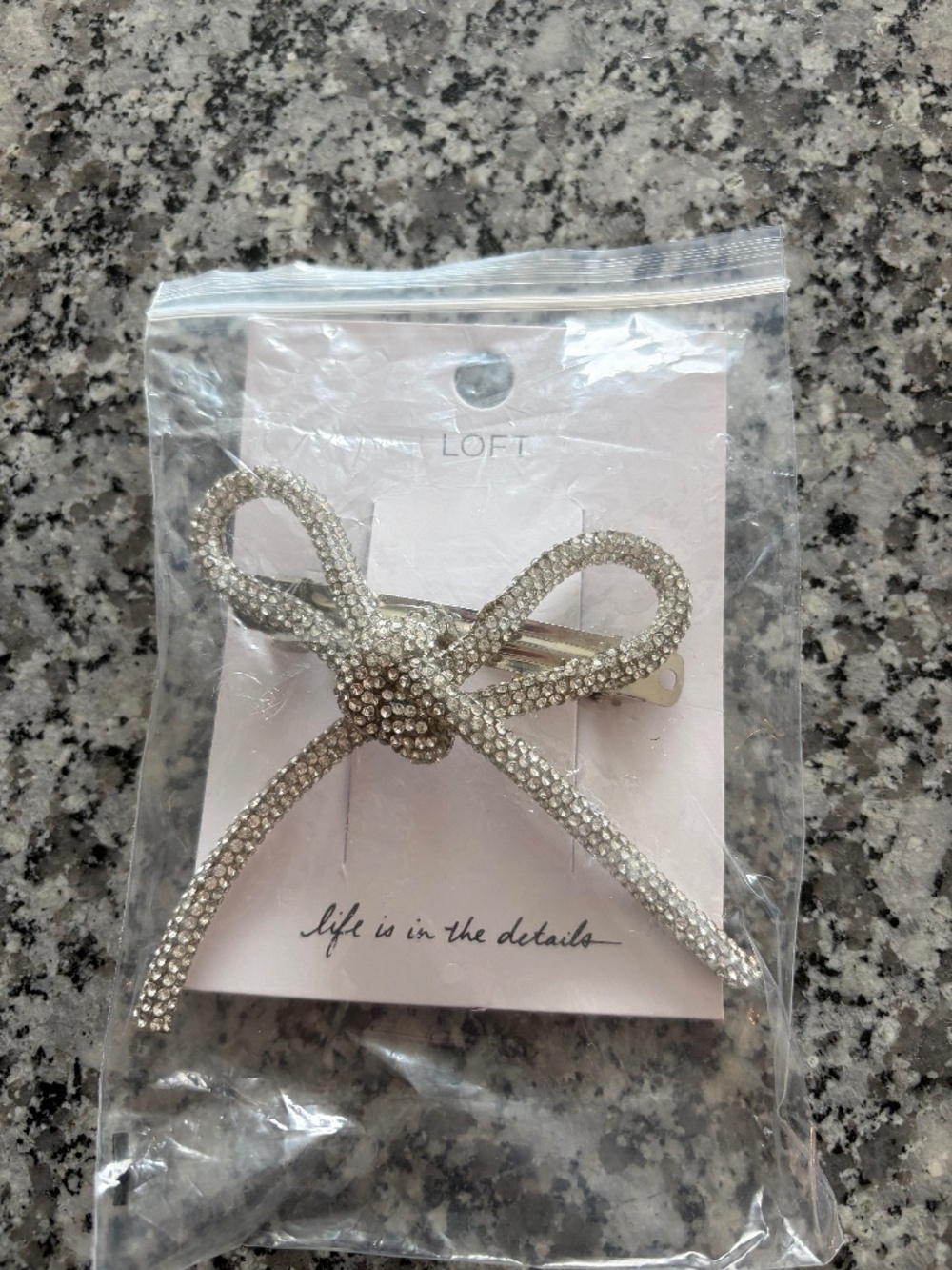 Accessories hairclip and necklace